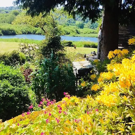 Dove Cot Country آمبيلسايد