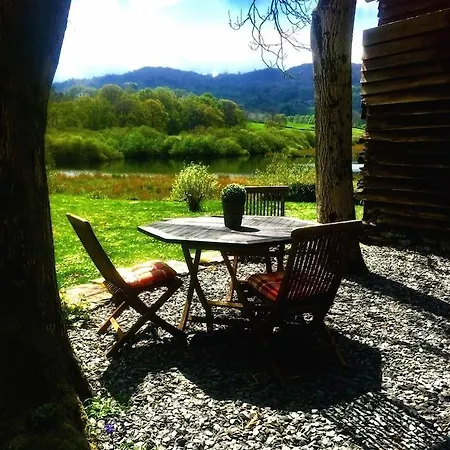 Dove Cot Country آمبيلسايد